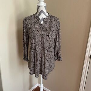 Ava & Grace Black Printed V-Neck Pullover Blouse - Size: 2X